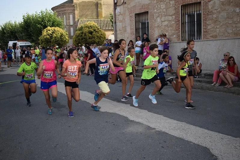 Foto 5 - Isabel Almaraz y Jaime Garc&iacute;a Romo se llevan la XI Carrera Popular de Villar de Gallimazo