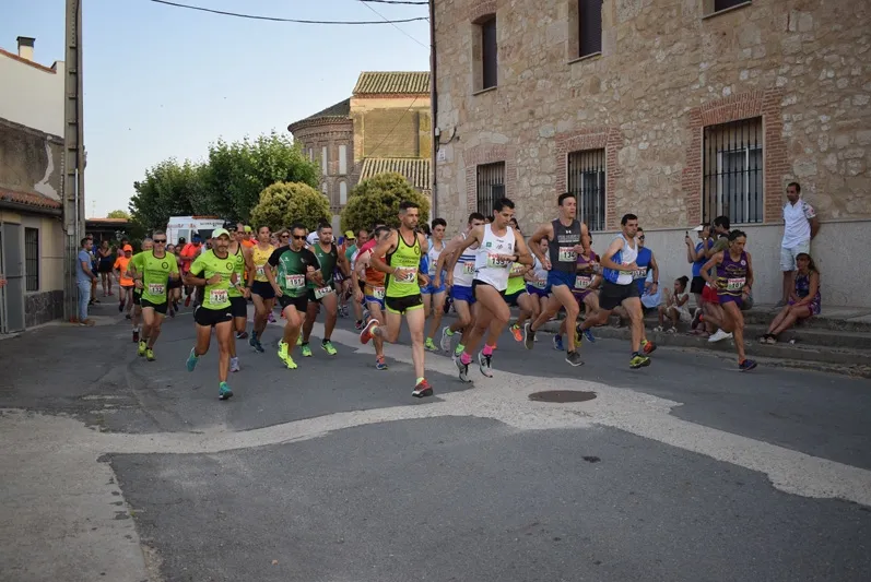 Foto 4 - Isabel Almaraz y Jaime Garc&iacute;a Romo se llevan la XI Carrera Popular de Villar de Gallimazo