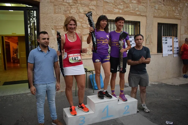 Foto 2 - Isabel Almaraz y Jaime Garc&iacute;a Romo se llevan la XI Carrera Popular de Villar de Gallimazo