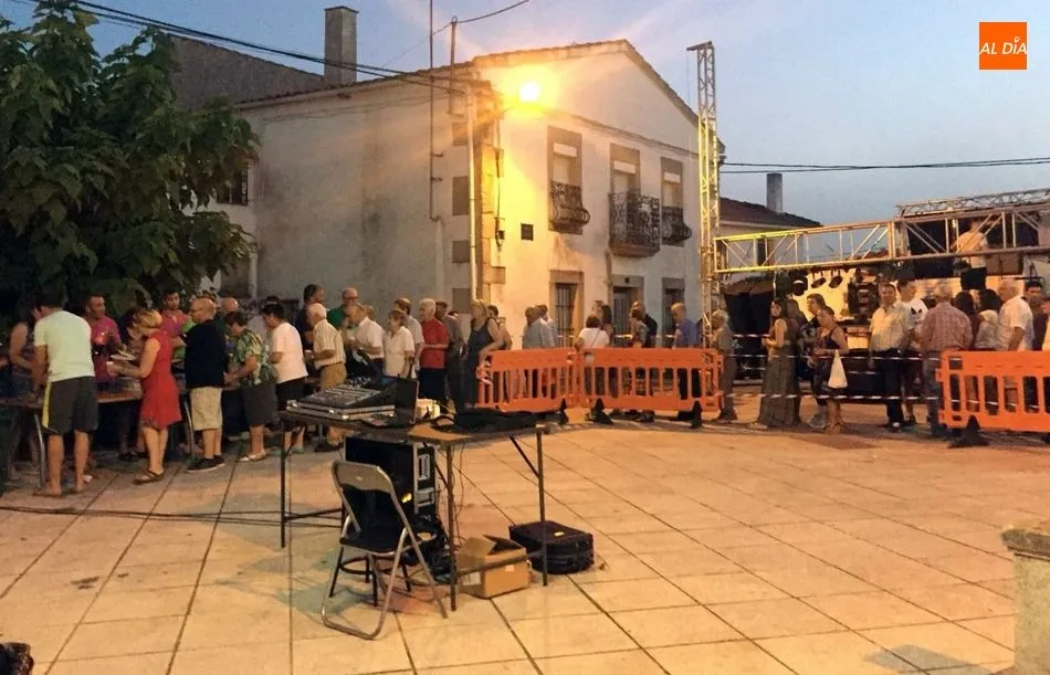 Foto 8 - Gran ambiente en la tradicional merienda de las fiestas de verano  