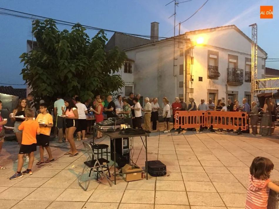 Foto 4 - Gran ambiente en la tradicional merienda de las fiestas de verano  