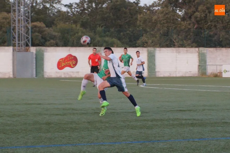 Foto 11 - El CD Guijuelo sufre su primera derrota de la pretemporada ante el San Agust&iacute;n (0-2)