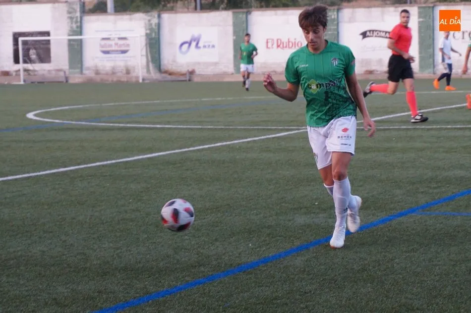 Foto 2 - El CD Guijuelo sufre su primera derrota de la pretemporada ante el San Agust&iacute;n (0-2)