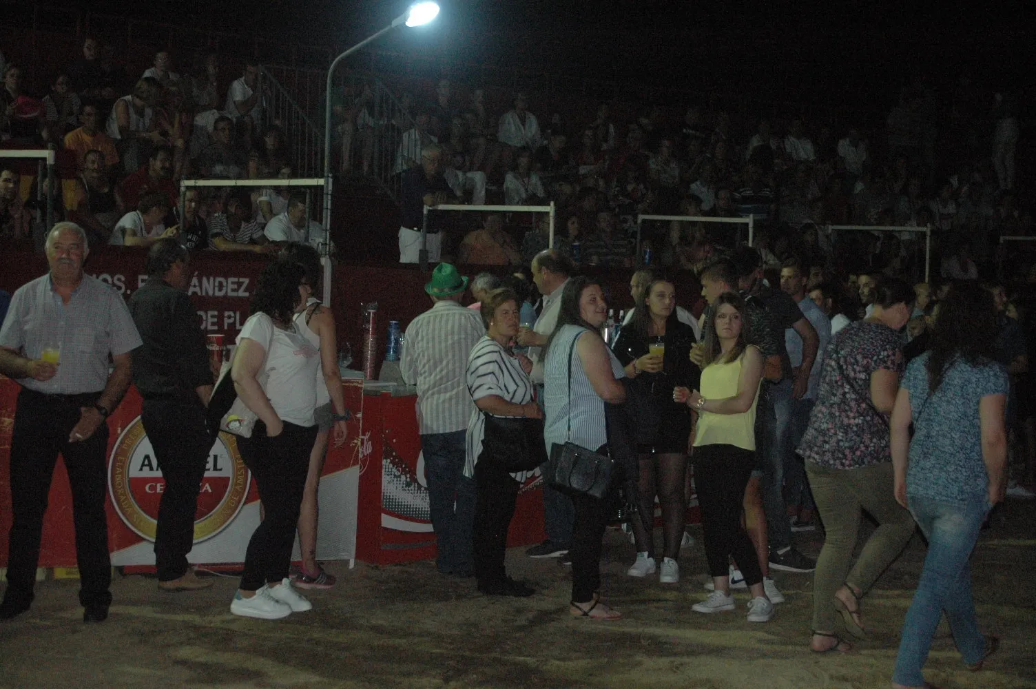 Foto 6 - Peralejos de Abajo vibra con el concierto de Camela  