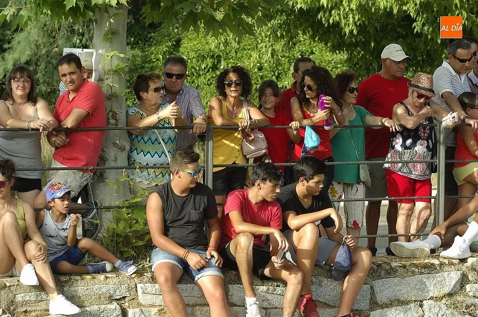Foto 7 - Sancti-Sp&iacute;ritus, a tope de p&uacute;blico para disfrutar de la V Fiesta Juvenil  