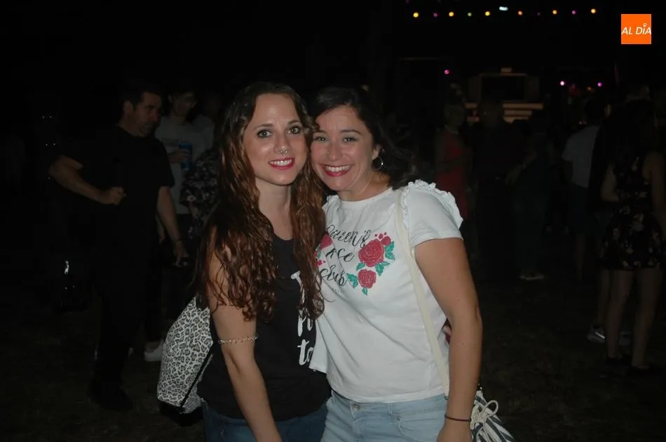 Foto 11 - Peralejos de Abajo vibra con el concierto de Camela  