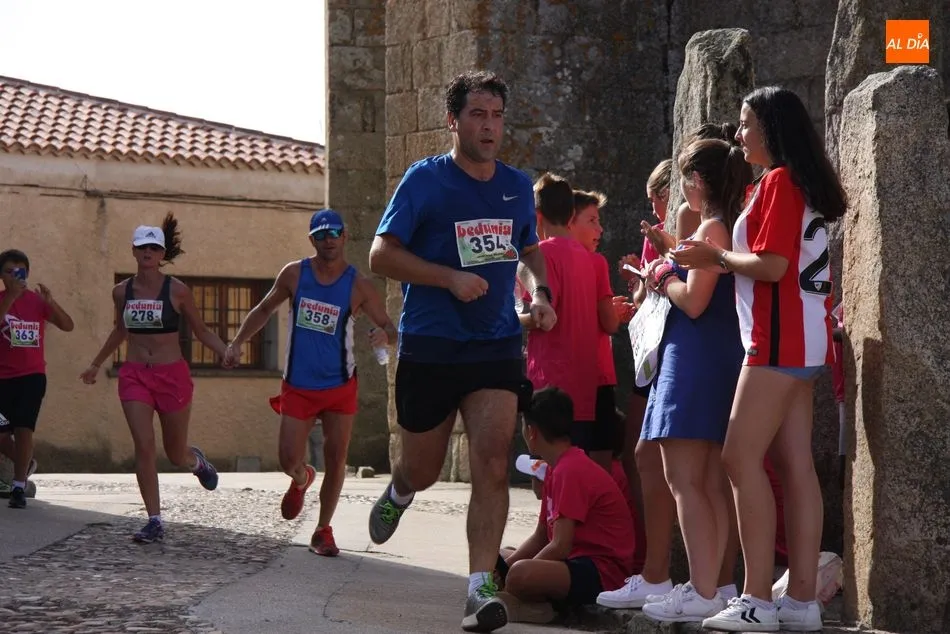 Foto 9 - Ignacio Gonz&aacute;lez y Yaiza S&aacute;nchez, ganadores en la Legua Castellana de Monleras  