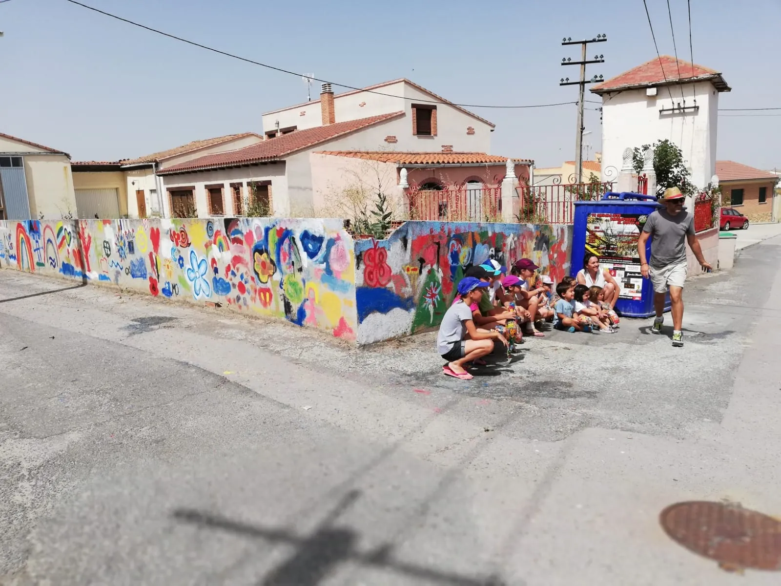 Foto 4 - Los ni&ntilde;os de Villar de Gallimazo derrochan imaginaci&oacute;n art&iacute;stica en la creaci&oacute;n de un gran...