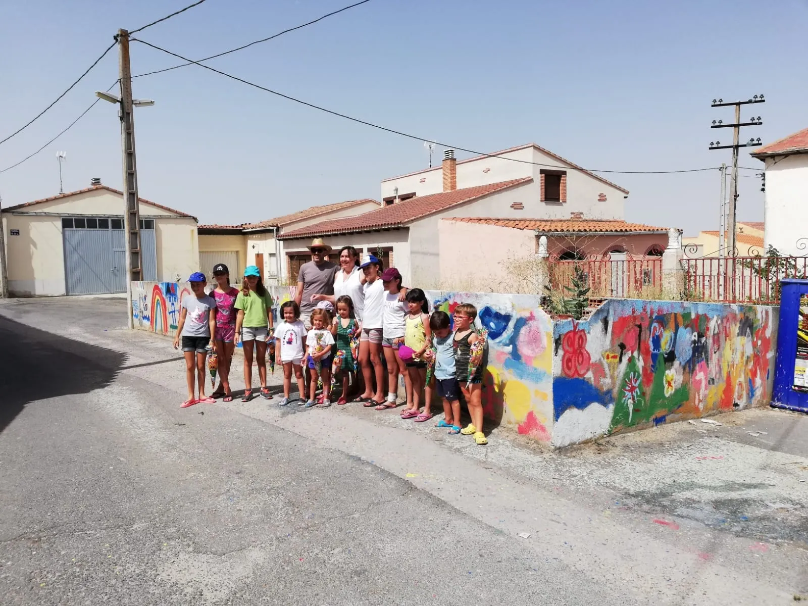 Foto 3 - Los ni&ntilde;os de Villar de Gallimazo derrochan imaginaci&oacute;n art&iacute;stica en la creaci&oacute;n de un gran...