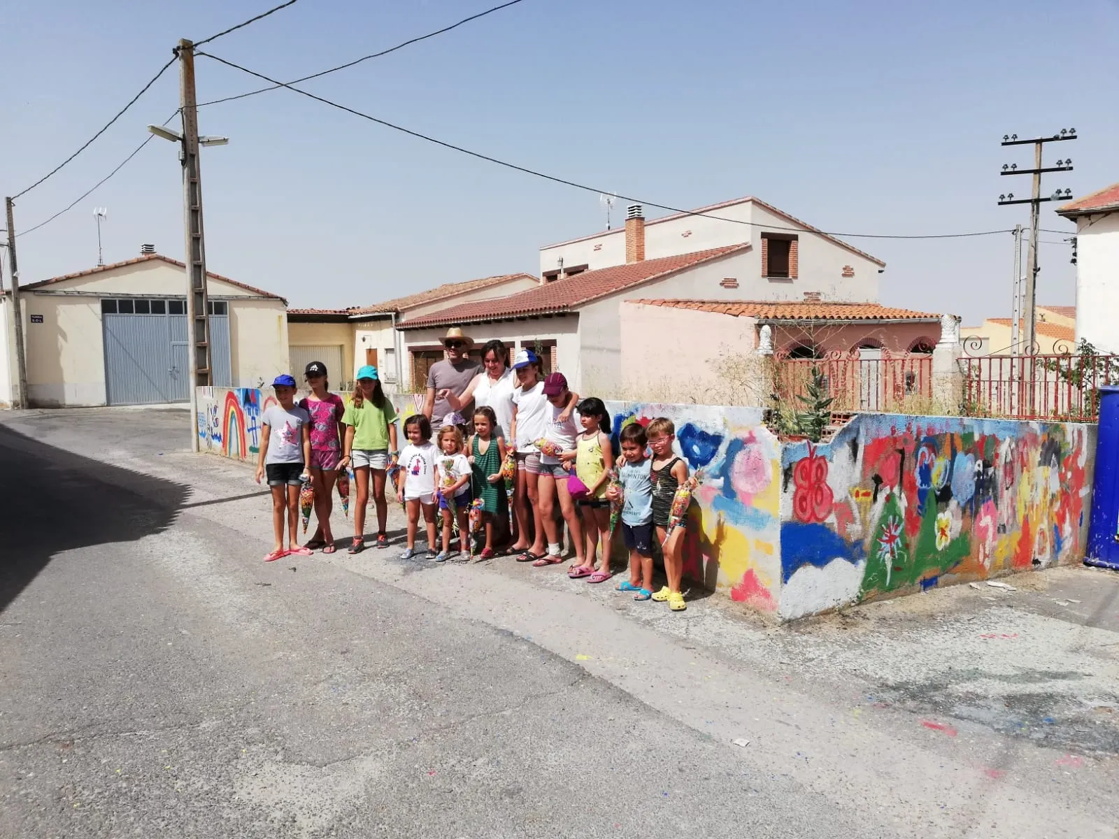 Foto 2 - Los ni&ntilde;os de Villar de Gallimazo derrochan imaginaci&oacute;n art&iacute;stica en la creaci&oacute;n de un gran...