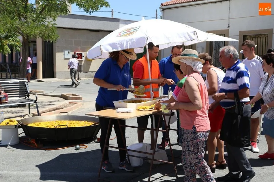 Foto 11 - Las fiestas llegan a su fin con la paella solidaria