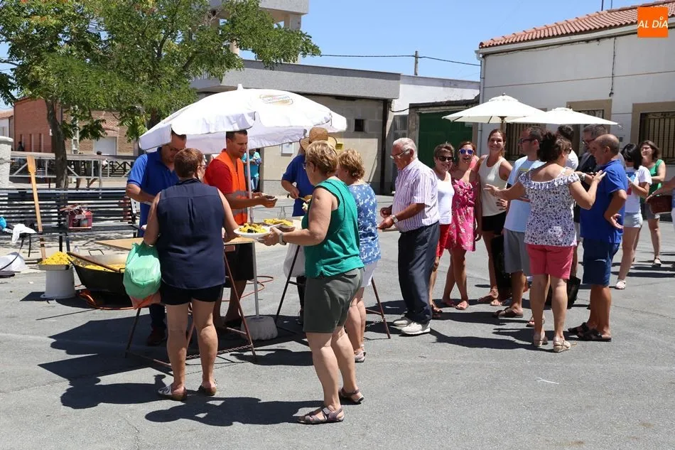 Foto 10 - Las fiestas llegan a su fin con la paella solidaria