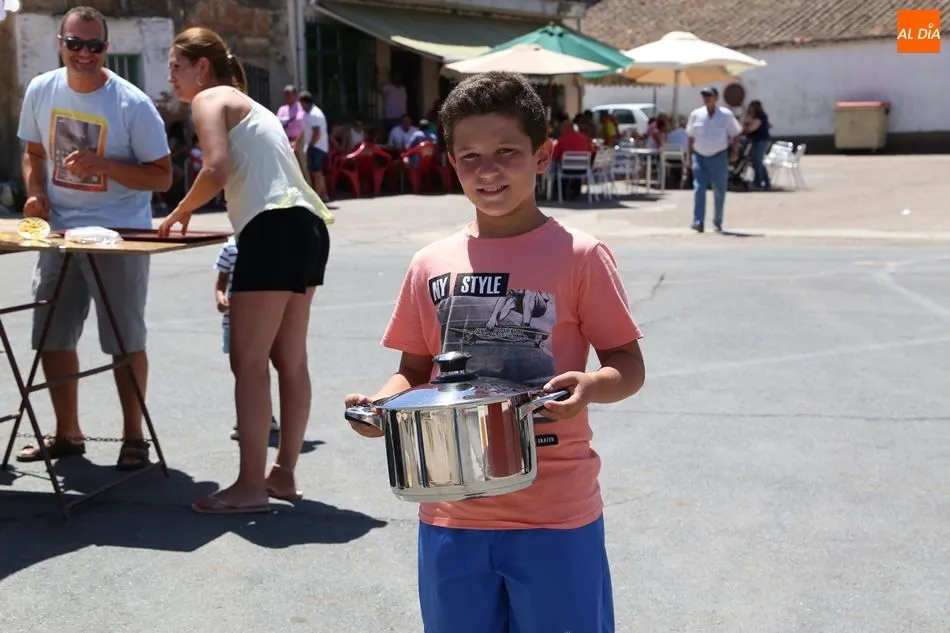 Foto 8 - Las fiestas llegan a su fin con la paella solidaria