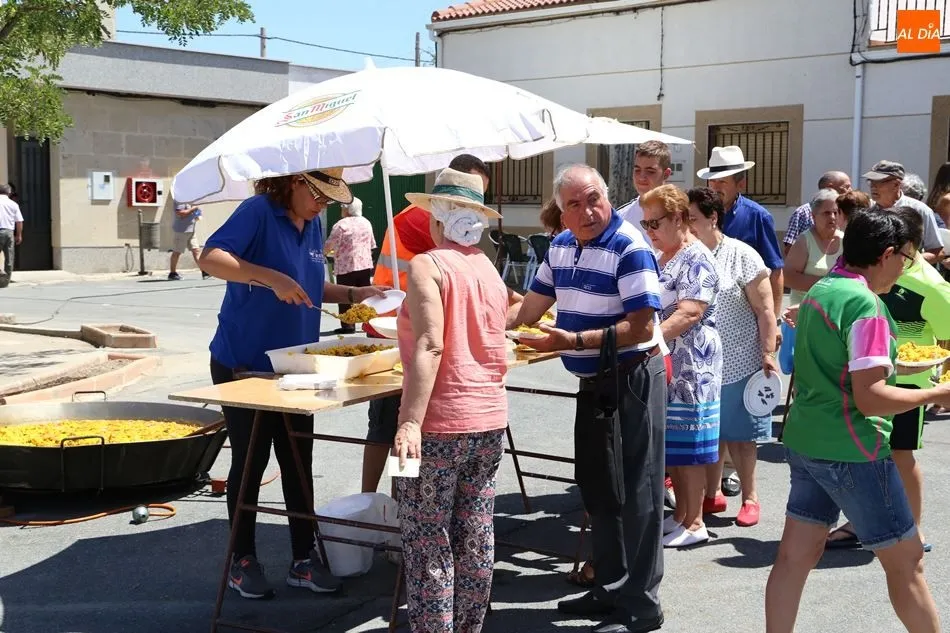 Foto 7 - Las fiestas llegan a su fin con la paella solidaria