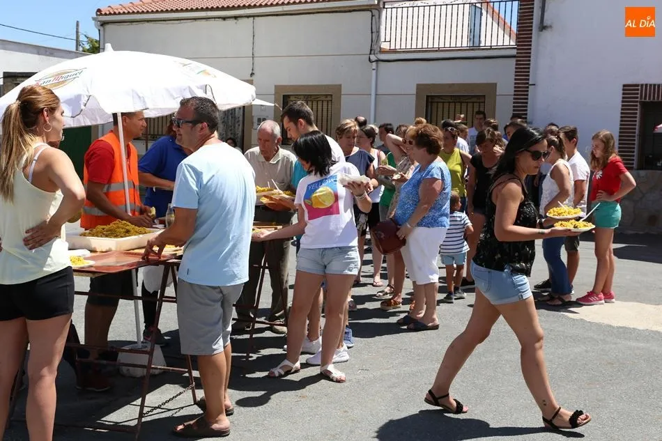 Foto 6 - Las fiestas llegan a su fin con la paella solidaria