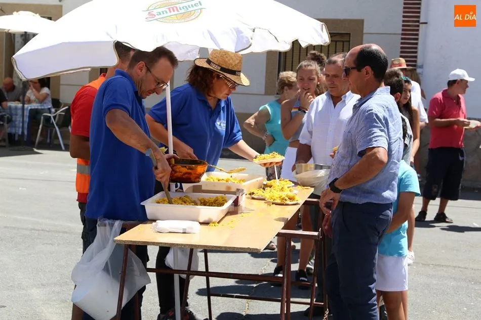 Foto 4 - Las fiestas llegan a su fin con la paella solidaria