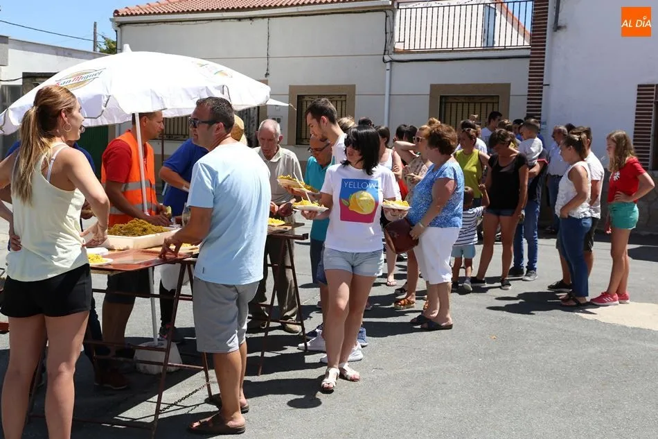 Foto 2 - Las fiestas llegan a su fin con la paella solidaria