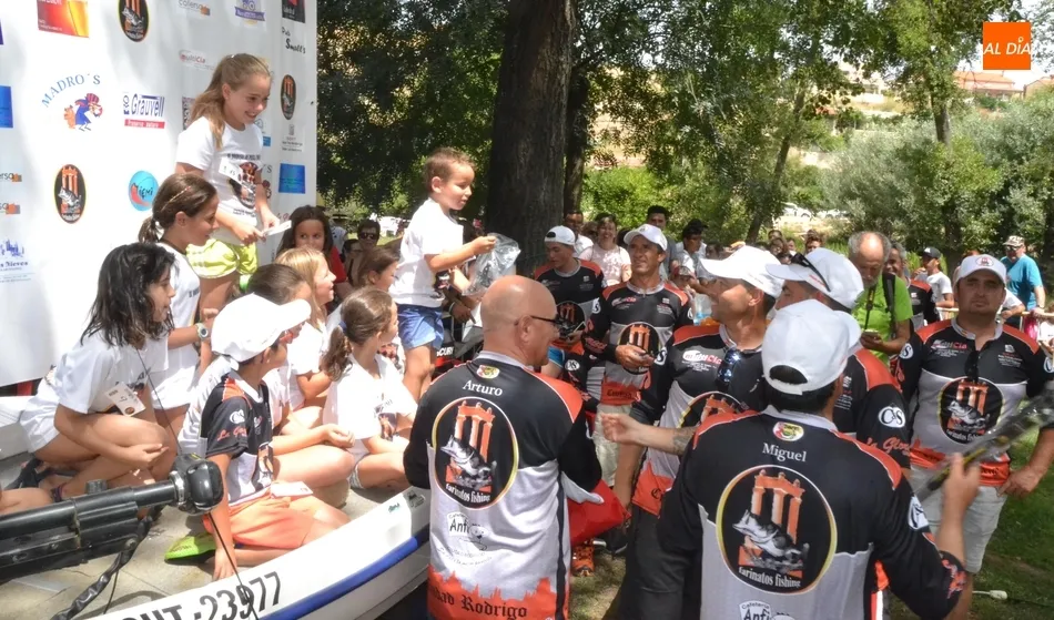 Foto 2 - El concurso de pesca supera el list&oacute;n de los 200 participantes con bajas cifras de capturas  