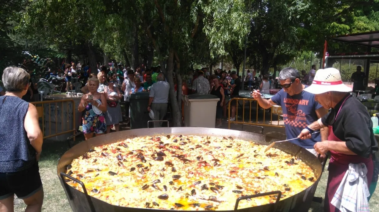 Foto 3 - La gran paellada de las fiestas de R&aacute;gama congrega a cientos de personas