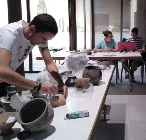 Foto 3 - El Museo Arqueol&oacute;gico Padre Belda clasifica y restaura piezas procedentes de Venta de Ba&ntilde;os
