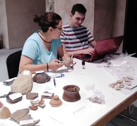 Foto 2 - El Museo Arqueol&oacute;gico Padre Belda clasifica y restaura piezas procedentes de Venta de Ba&ntilde;os