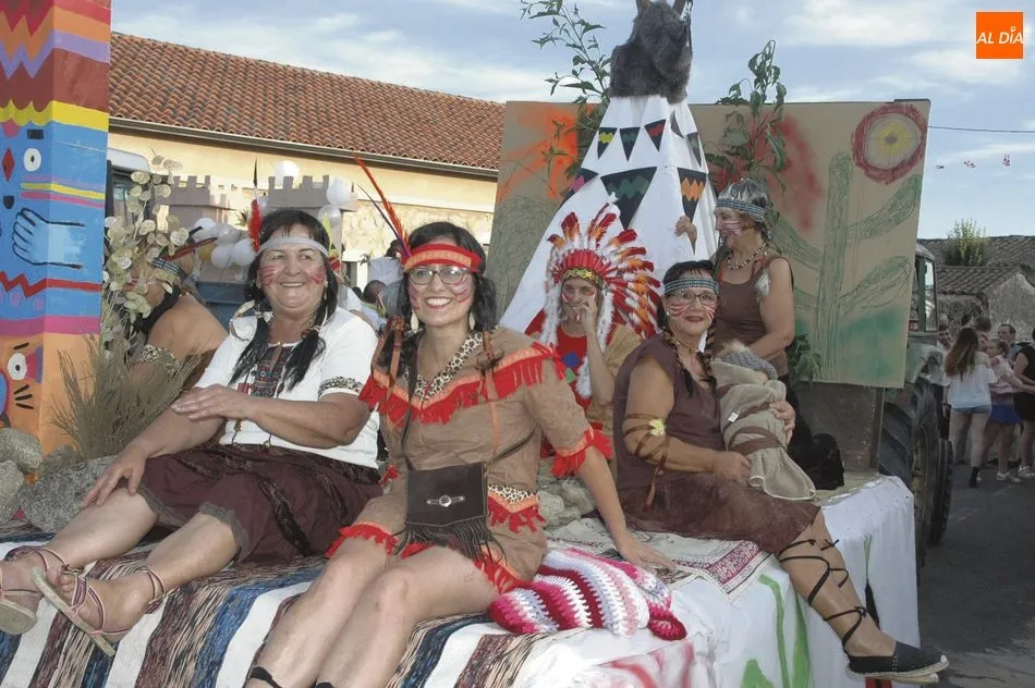 Foto 2 - Los Sobraos y el actor Juan Mata, estrellas de las fiestas con la pe&ntilde;a Abad&iacute;a 500  