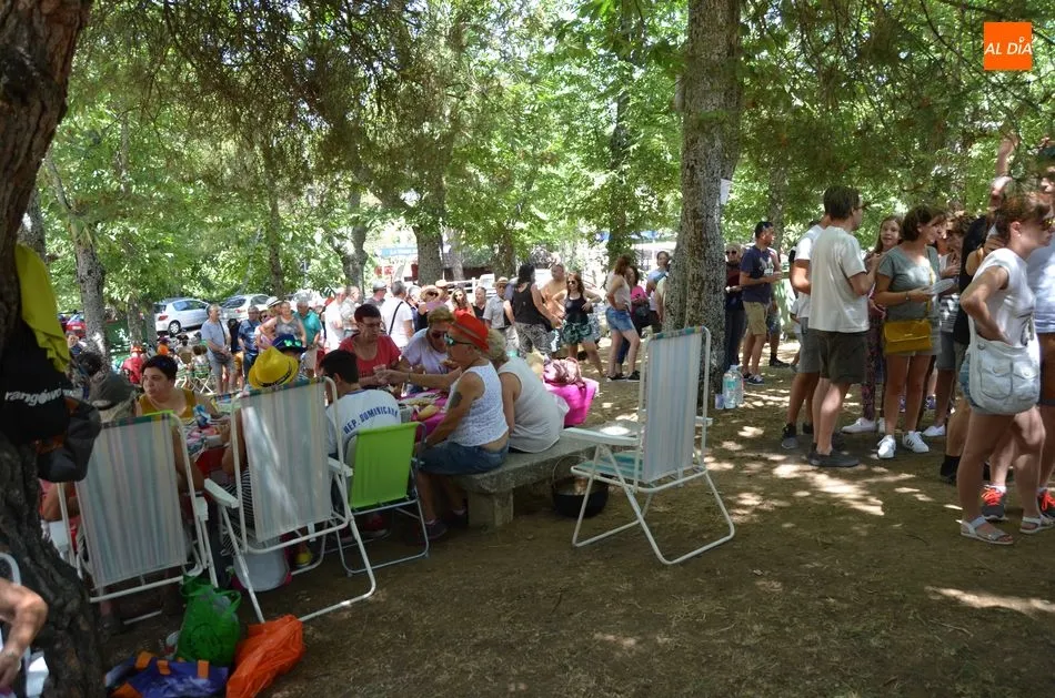 Foto 11 - El D&iacute;a del Calderillo se celebra con la degustaci&oacute;n de 2.500 raciones del suculento plato...