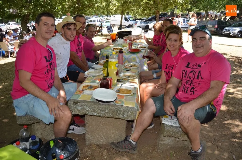 Foto 9 - El D&iacute;a del Calderillo se celebra con la degustaci&oacute;n de 2.500 raciones del suculento plato...