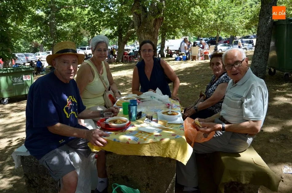 Foto 6 - El D&iacute;a del Calderillo se celebra con la degustaci&oacute;n de 2.500 raciones del suculento plato...