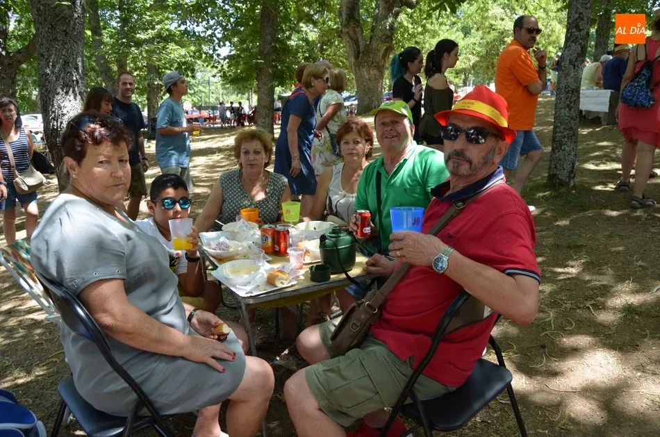 Foto 4 - El D&iacute;a del Calderillo se celebra con la degustaci&oacute;n de 2.500 raciones del suculento plato...