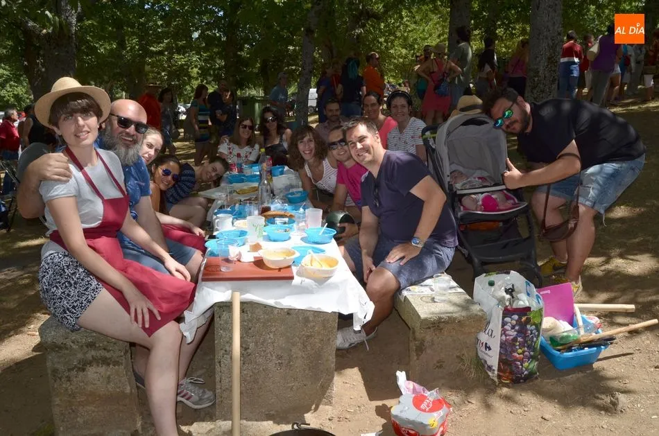 Foto 3 - El D&iacute;a del Calderillo se celebra con la degustaci&oacute;n de 2.500 raciones del suculento plato...