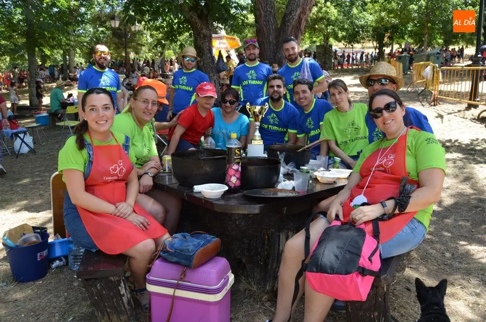 Foto 2 - El D&iacute;a del Calderillo se celebra con la degustaci&oacute;n de 2.500 raciones del suculento plato...