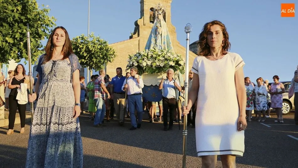 Mayordomas de la Virgen del Socorro, Belén y Vanessa Sánchez Moro / CORRAL