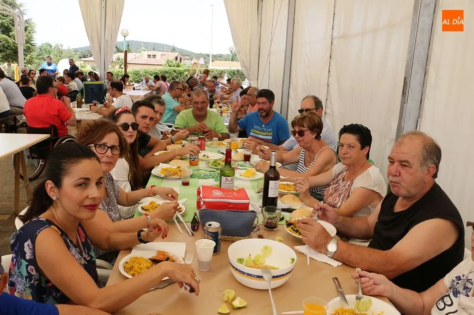Foto 10 - Sabrosa paellada para despedir los festejos de verano