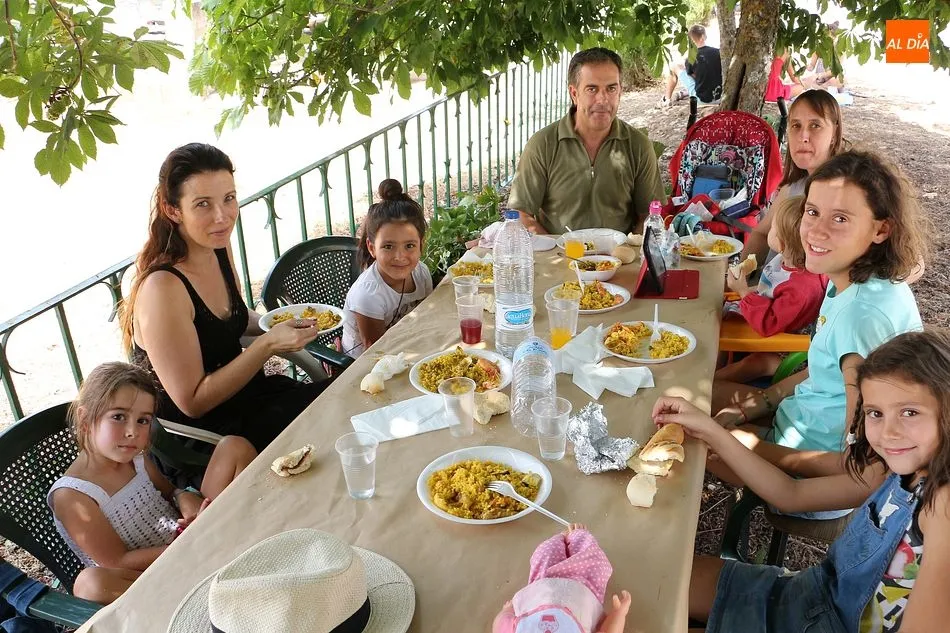 Foto 8 - Sabrosa paellada para despedir los festejos de verano