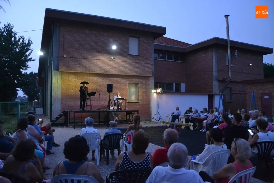 Foto 4 - Un &uacute;ltimo convite y la m&uacute;sica de Lauren Risue&ntilde;o rematan las fiestas de El Puente  