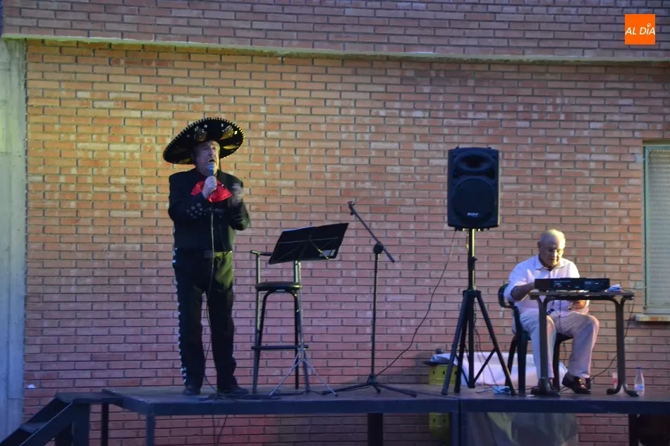 Foto 5 - Un &uacute;ltimo convite y la m&uacute;sica de Lauren Risue&ntilde;o rematan las fiestas de El Puente  
