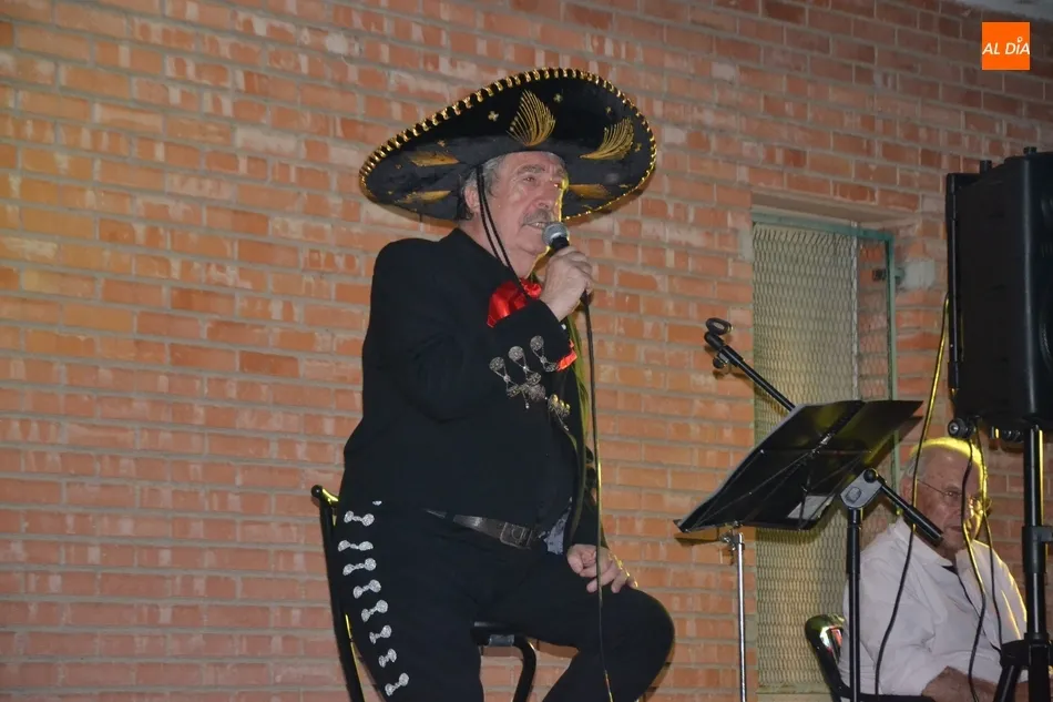 Foto 3 - Un &uacute;ltimo convite y la m&uacute;sica de Lauren Risue&ntilde;o rematan las fiestas de El Puente  