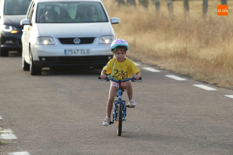 Foto 6 - Medio centenar de personas participa en la XXII Vuelta Ciclista