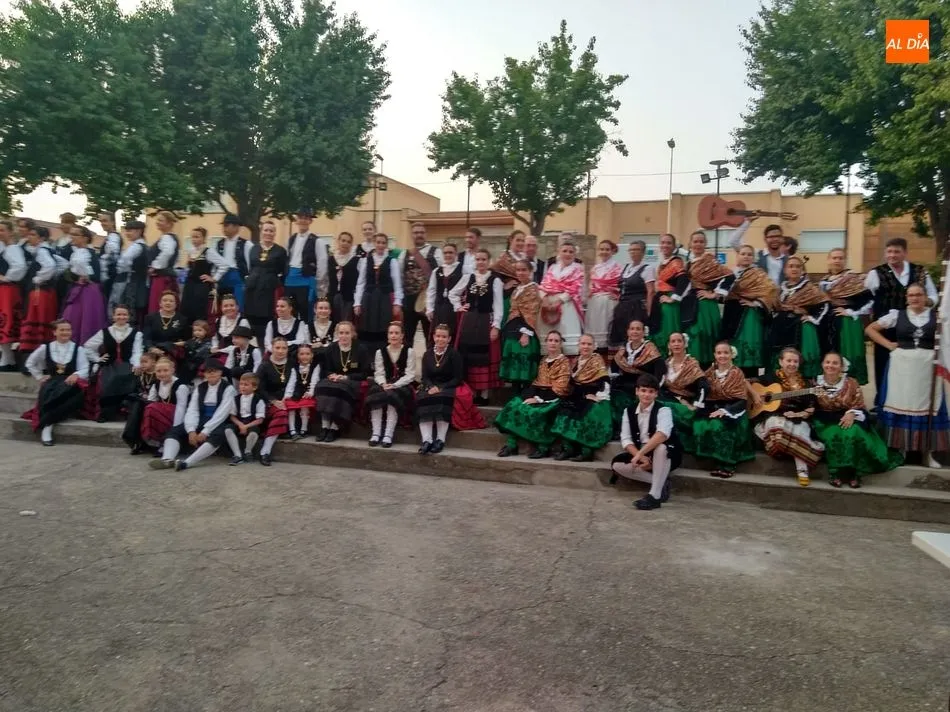 Foto 5 - El Primer Encuentro Folcl&oacute;rico uni&oacute; a decenas de artistas tradicionales en una innovadora...