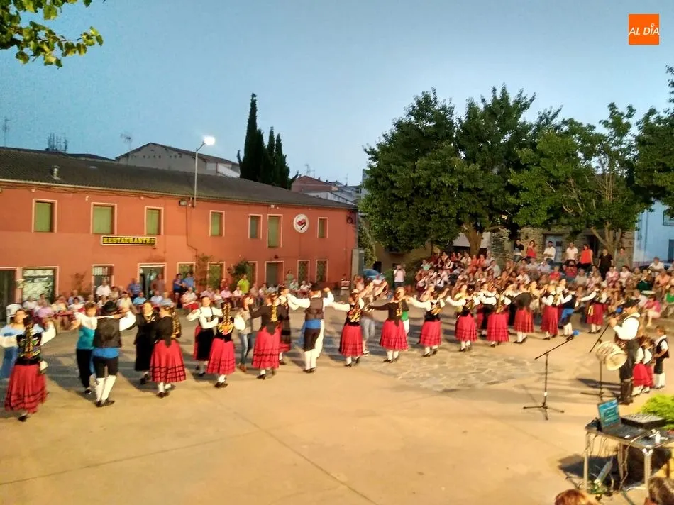 Foto 4 - El Primer Encuentro Folcl&oacute;rico uni&oacute; a decenas de artistas tradicionales en una innovadora...