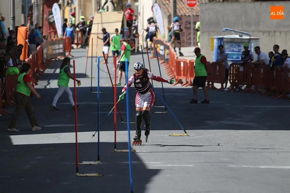 Foto 5 - La emoci&oacute;n del patinaje en l&iacute;nea llena las calles de la villa de nuevo