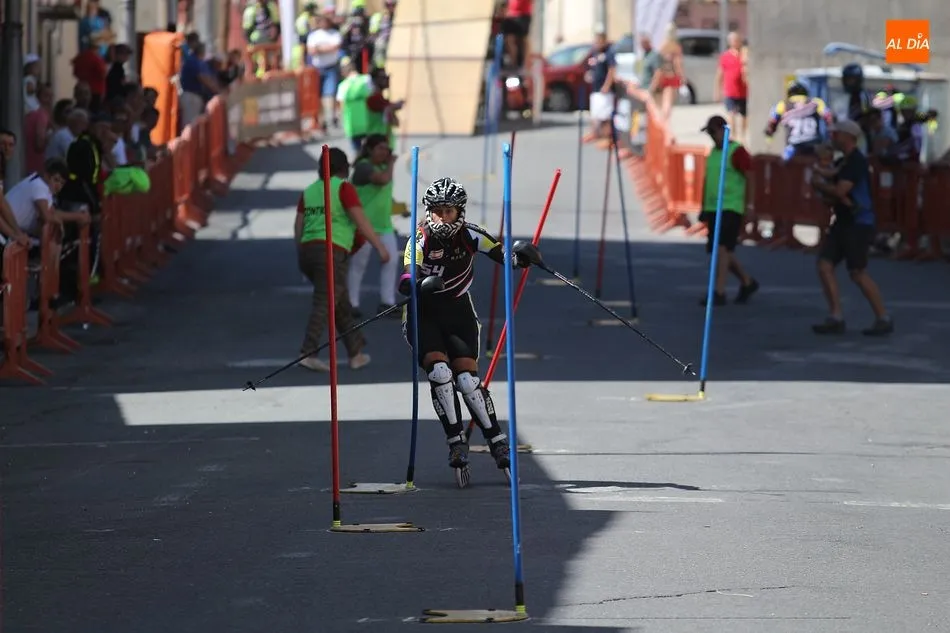 Foto 4 - La emoci&oacute;n del patinaje en l&iacute;nea llena las calles de la villa de nuevo