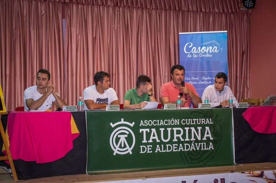 Foto 2 - La Asociaci&oacute;n Cultural Taurina de Aldead&aacute;vila presenta sus carteles para las ferias y fiestas del ...
