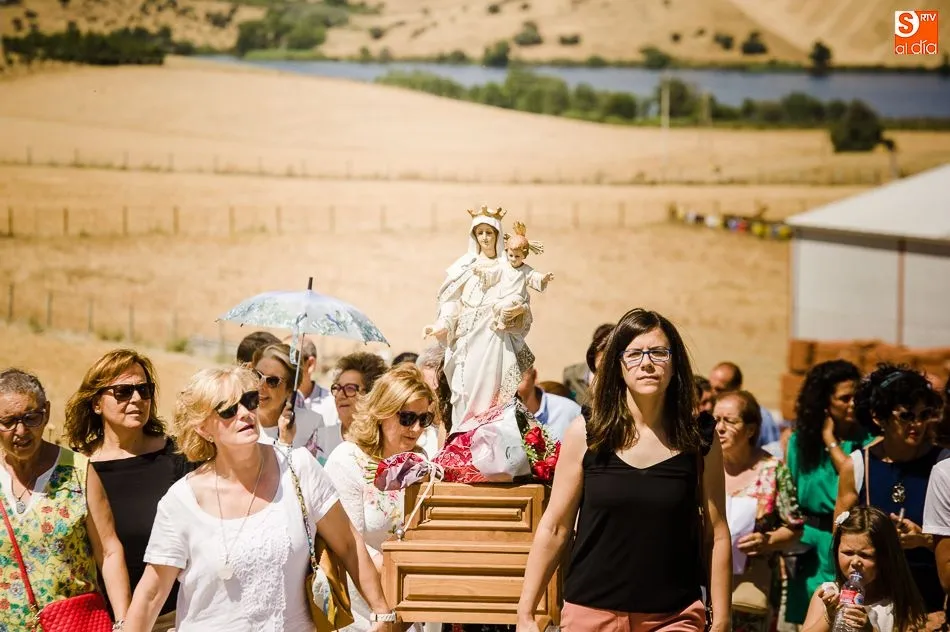 Procesión de la Virgen de las Nieves en Amatos de Alba. Foto: Rubén Vicente