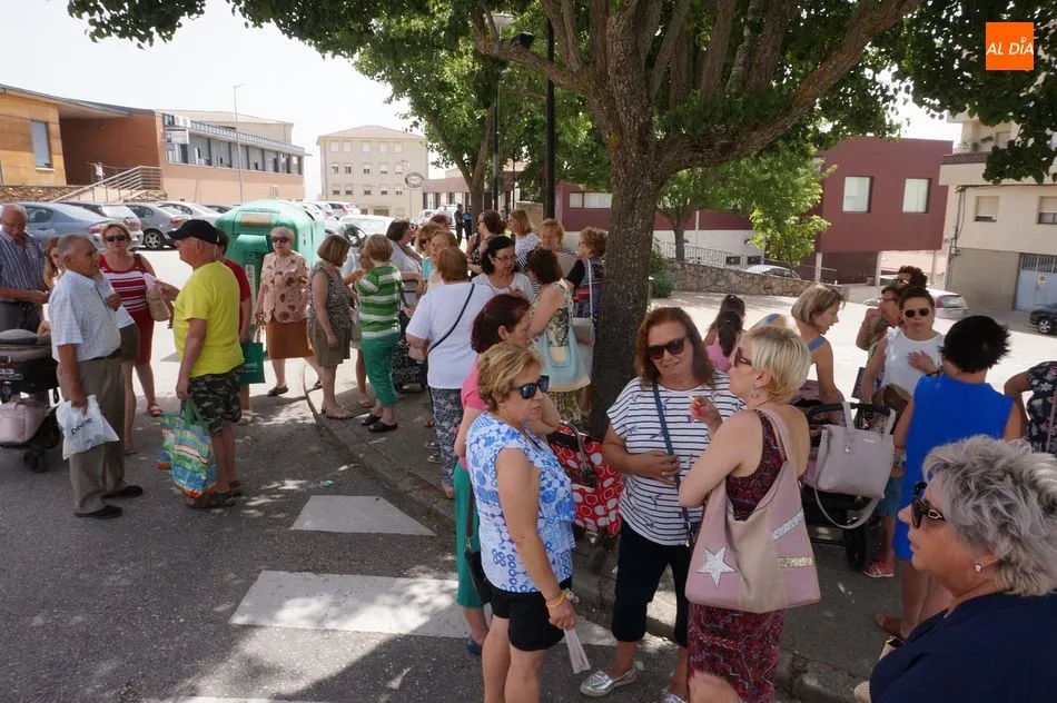 Foto 8 - &ldquo;&iexcl;Queremos sustitutos!&rdquo;, manifestaci&oacute;n por la falta de m&eacute;dicos en verano
