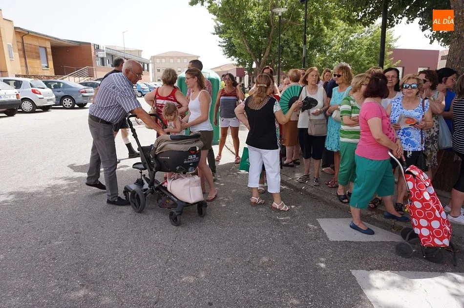 Foto 5 - &ldquo;&iexcl;Queremos sustitutos!&rdquo;, manifestaci&oacute;n por la falta de m&eacute;dicos en verano