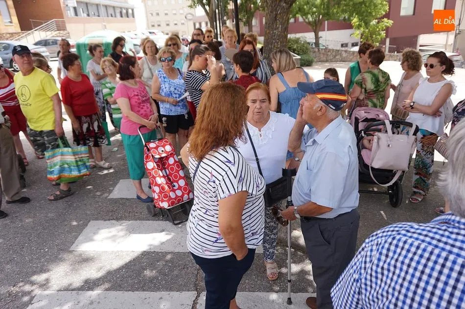 Foto 4 - &ldquo;&iexcl;Queremos sustitutos!&rdquo;, manifestaci&oacute;n por la falta de m&eacute;dicos en verano