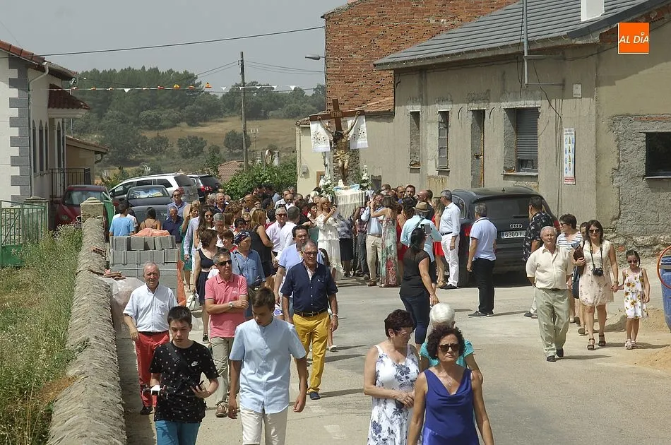 Foto 11 - Agallas muestra su m&aacute;xima devoci&oacute;n, con alguna disputa incluida, por el Cristo del Buen Suceso  