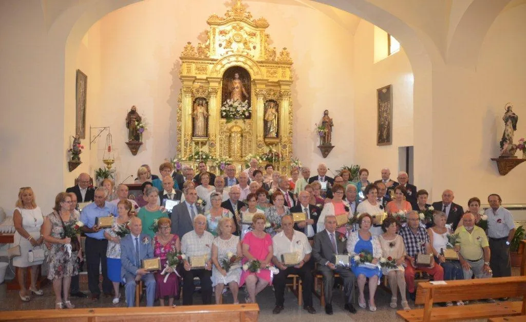 Un total de 37 matrimonios festejan sus Bodas de Oro en la gran reunión de mayores de la comarca  